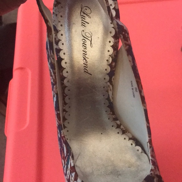 Heels - Picture 2 of 4